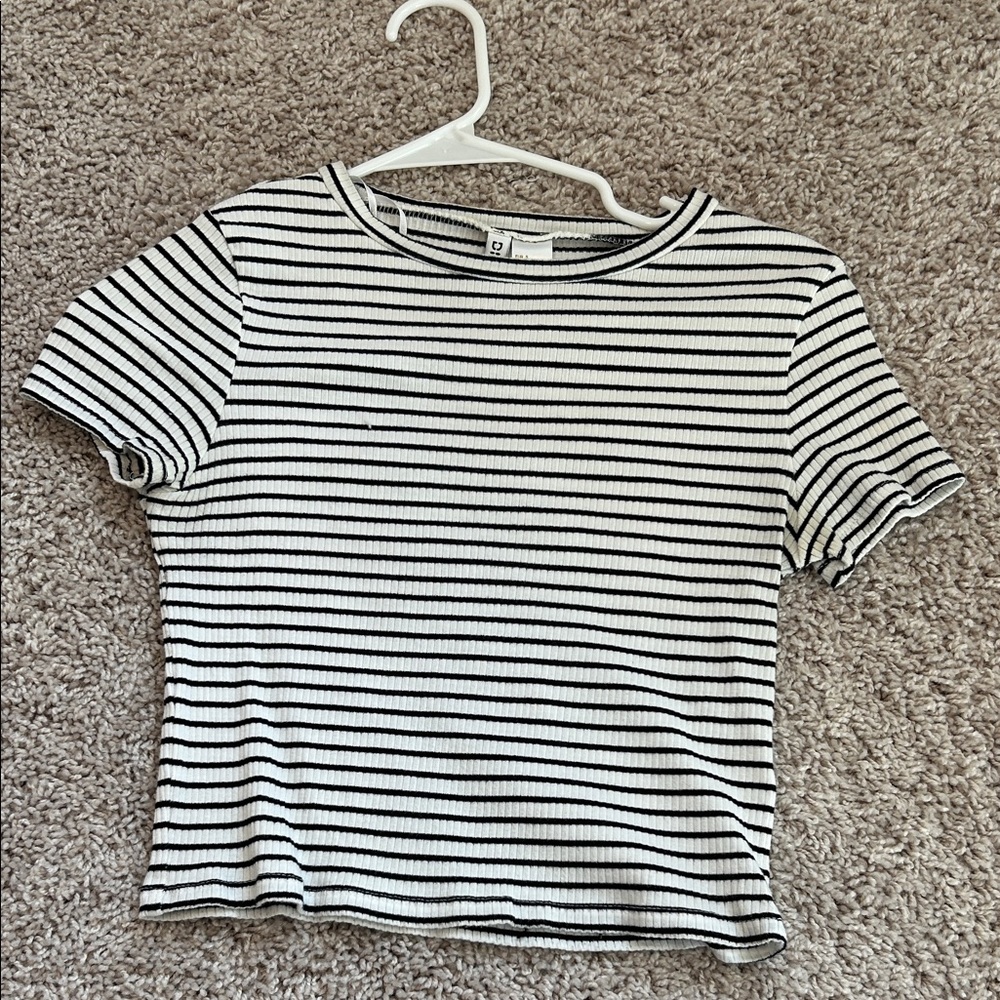H&M Black and White Striped Short Sleeve Top
